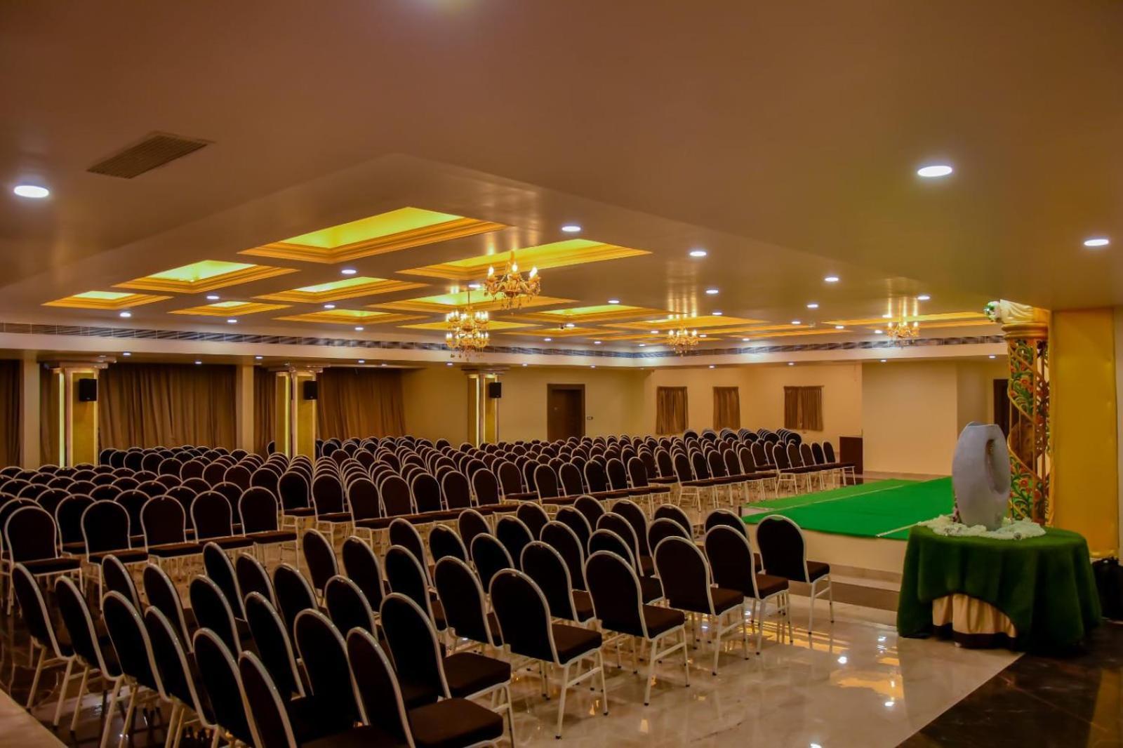 Silver Stone Park Resort, Kovilpatti Ngoại thất bức ảnh