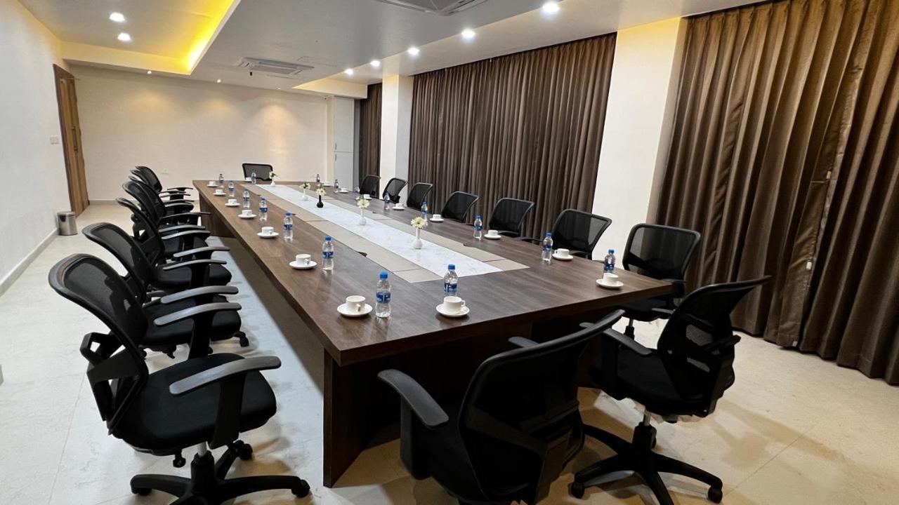 Silver Stone Park Resort, Kovilpatti Ngoại thất bức ảnh