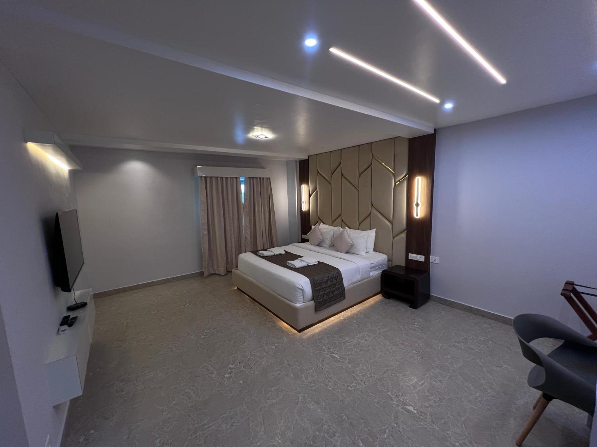 Silver Stone Park Resort, Kovilpatti Ngoại thất bức ảnh