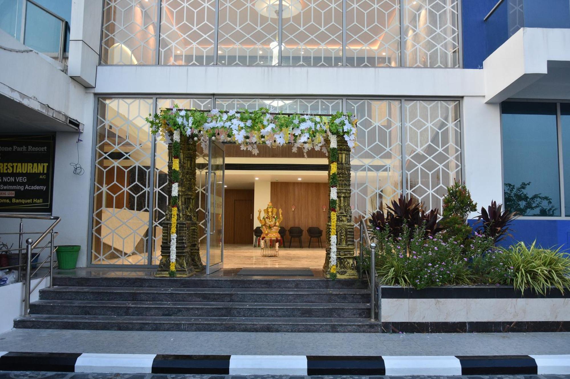 Silver Stone Park Resort, Kovilpatti Ngoại thất bức ảnh